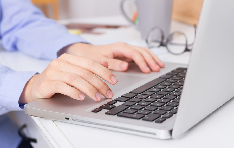 上海刑事案件律師視角：有經(jīng)濟(jì)案件戶口能否遷？