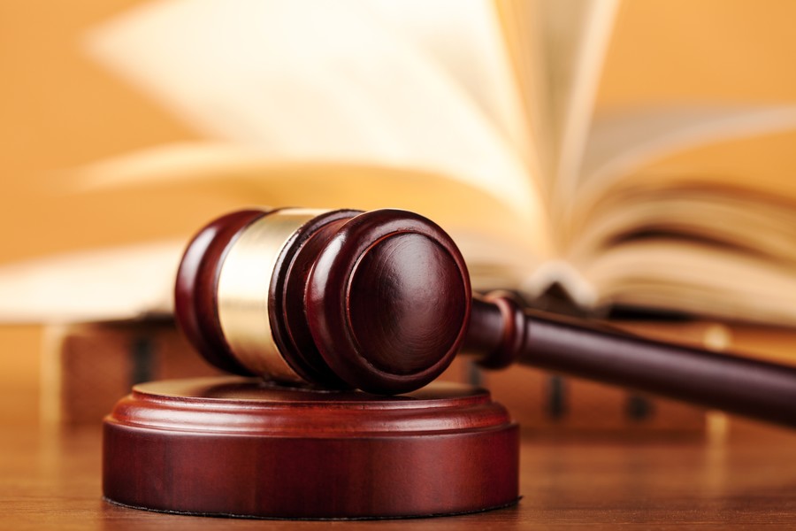 青浦區(qū)刑事律師解析:家屬如何應(yīng)對家人被經(jīng)偵拘留的困境