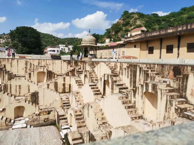 上海知名刑事律師:未成年人案件審理規(guī)范之少年法庭“圓桌審判”規(guī)范