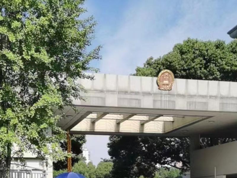 車輛使用人利用掛靠單位實(shí)施保險(xiǎn)詐騙行為如何定罪?上海較好的刑事律師來回答