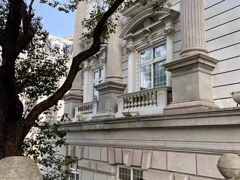 上海知名刑事律師講解的主題是關(guān)于：投降罪的構(gòu)成要件是什么？自首之罪如何定？