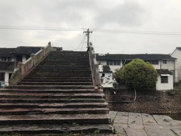 上海刑事犯罪律師一文解析關(guān)于共同犯罪案件同案犯在逃如何處理？